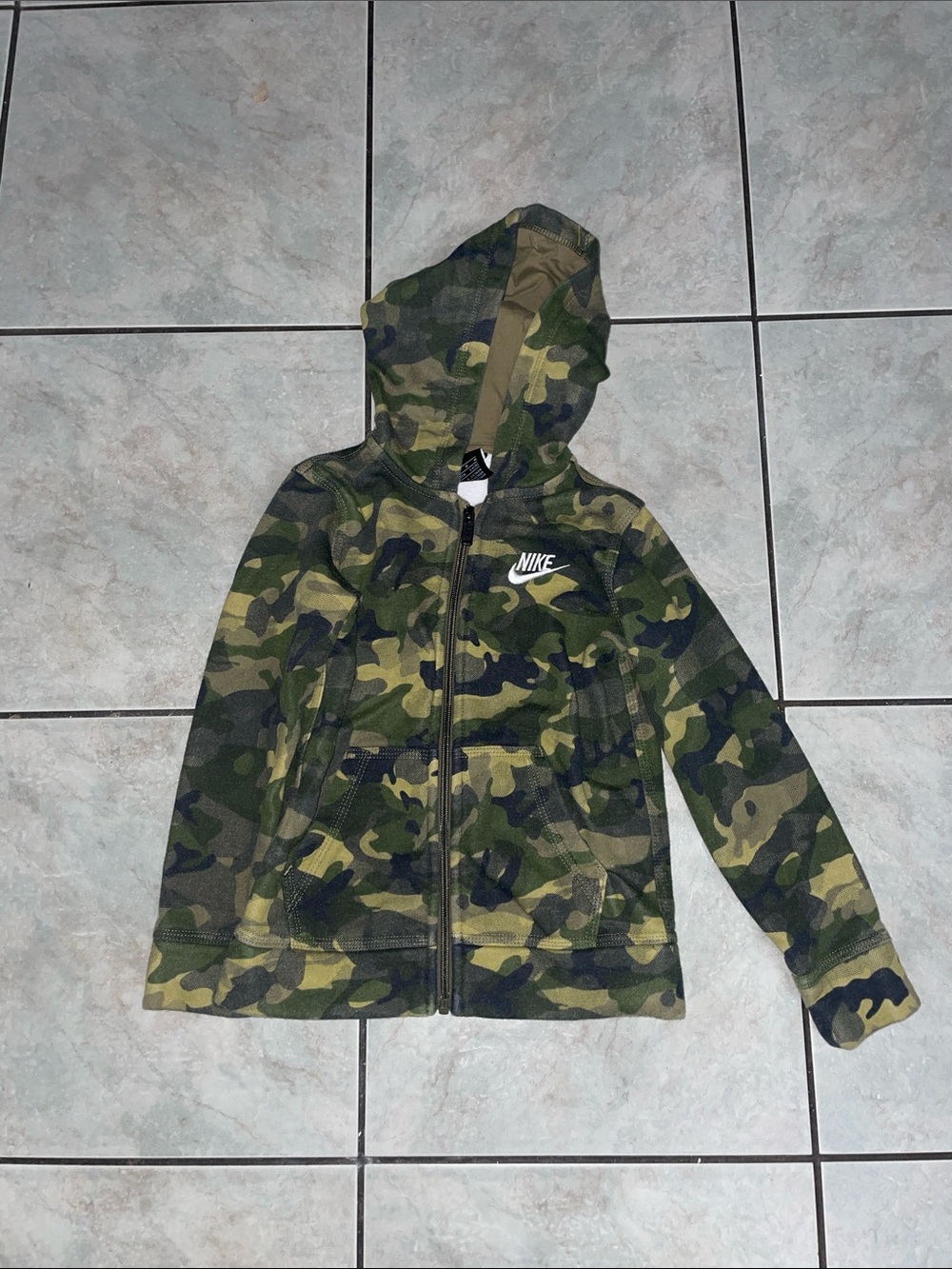 Boys sweatshirt and jacket bundle (7) size 6 - Picture 9 of 9